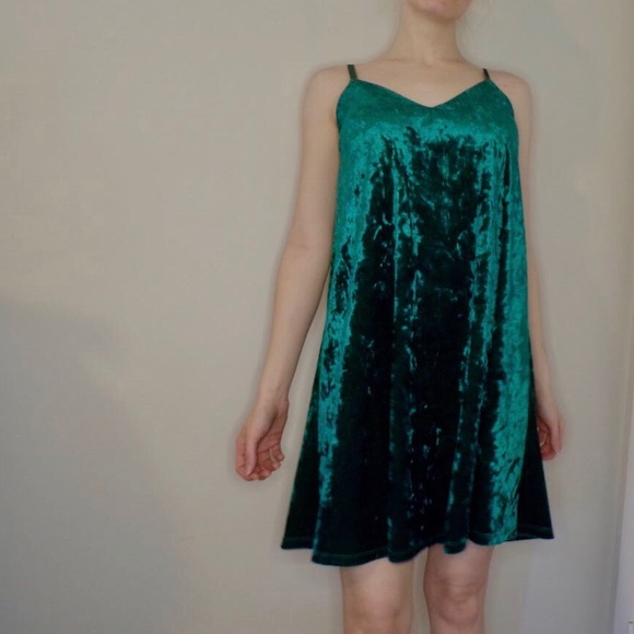 🎉🎉💚💚 NWT Emerald Velvet Chic Dress SM - Picture 2 of 13